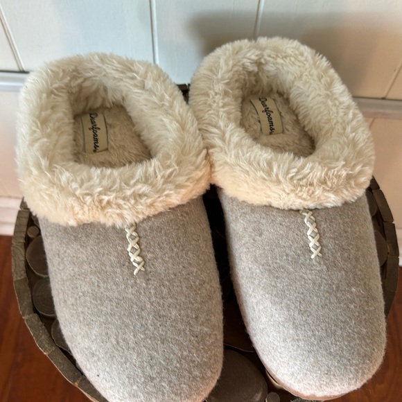 Dearfoam Women’s Memory Foam Slippers (Large) - Picture 1 of 10